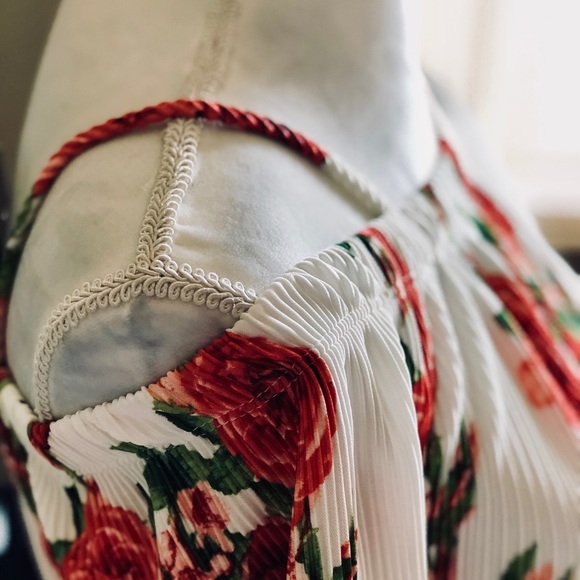 🆕 FLORAL COLD SHOULDER TOP - Picture 3 of 5